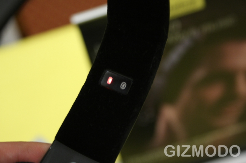 Illustration for article titled Hands On Jabra Halo Bluetooth Headset: Really, Really Slim
